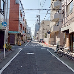 十字路を右折します